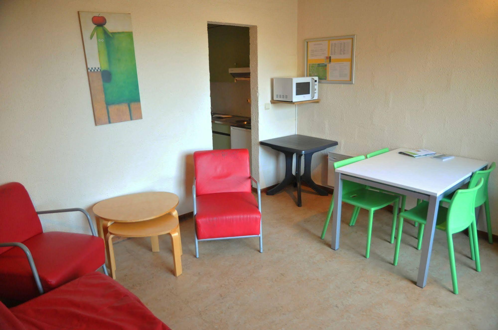 Hotel Espinette à Biron Extérieur photo